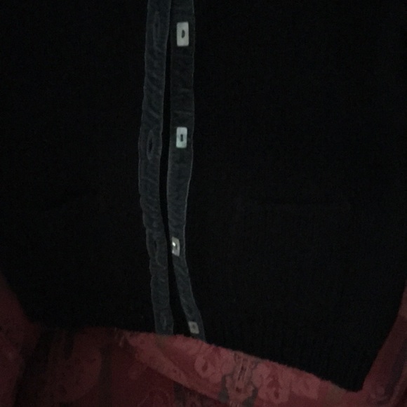 Beautiful sweater never worn in black - Picture 3 of 4